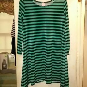 Poly Spandex 1X  top in Emerald Green and Black